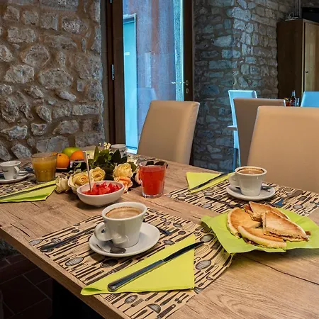 Affittacamere Borgo Dei Sassi Di Roccamalatina - Room&breakfast 3*