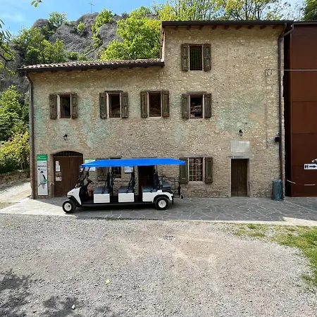 Borgo Dei Sassi Di Roccamalatina - And Breakfast Pensionat Rocca Malatina