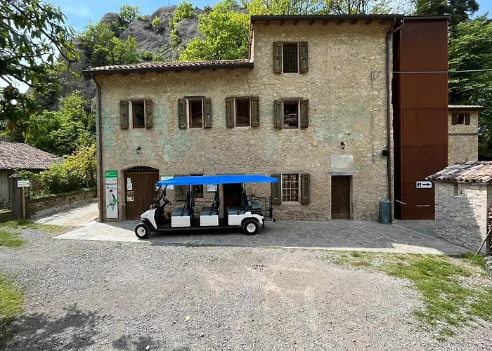 Borgo Dei Sassi Di Roccamalatina - And Breakfast Penzion Rocca Malatina