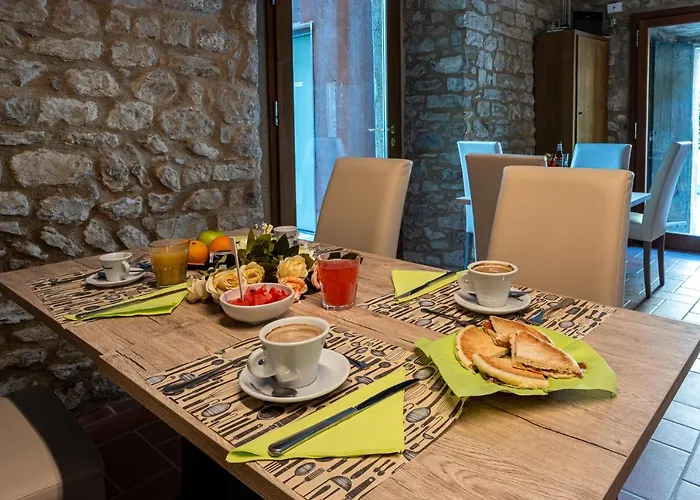 Penzion Borgo Dei Sassi Di Roccamalatina - And Breakfast 3*
