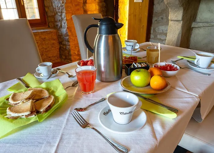 Borgo Dei Sassi Di Roccamalatina - And Breakfast Penzion 3*